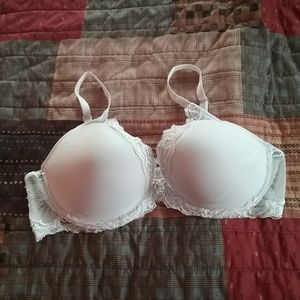 Natori Feather Contour Plunge Bra. New without tag